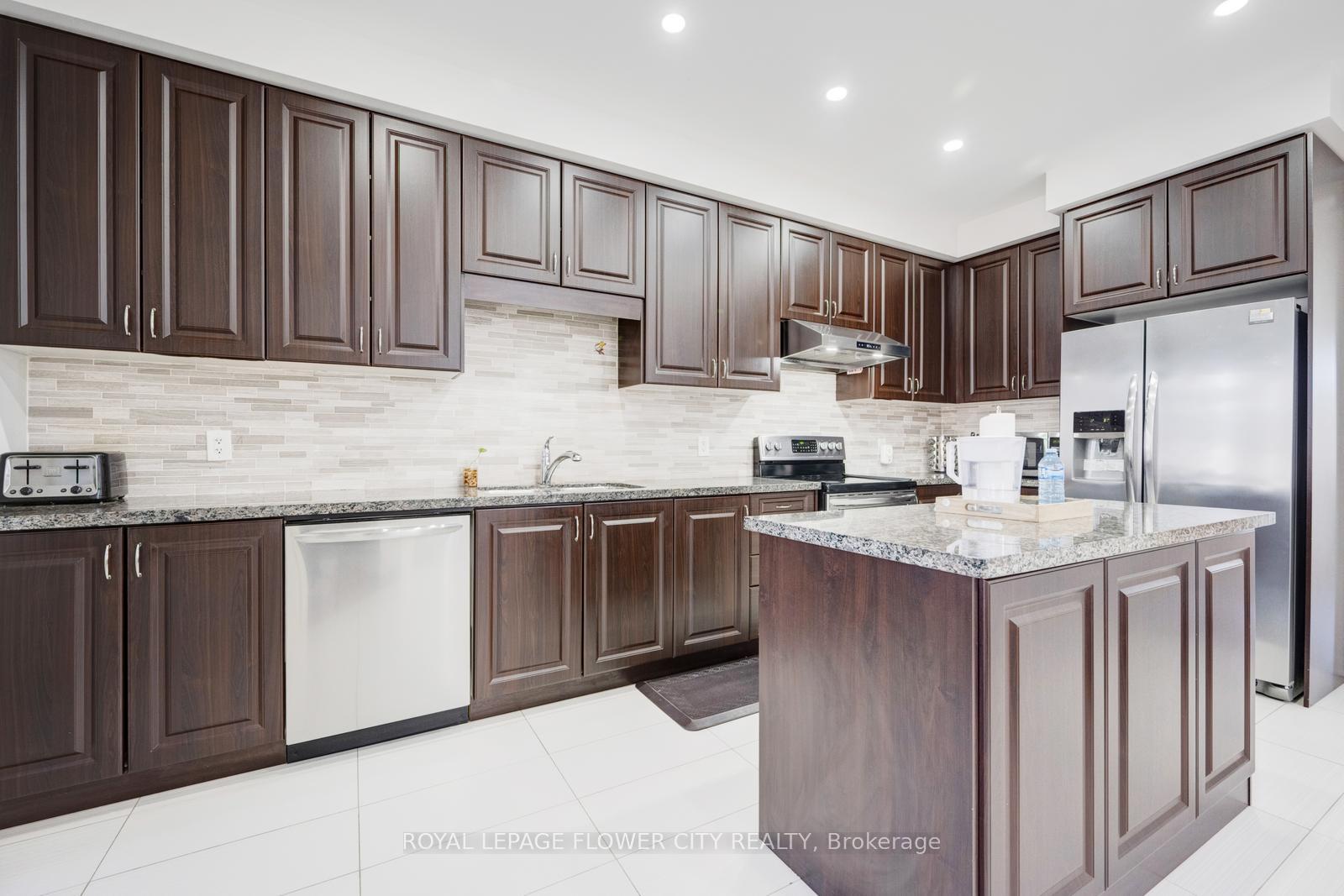 Photo 17 of 79 Yellowknife Road, Brampton, Sandringham-Wellington North — HOMEH