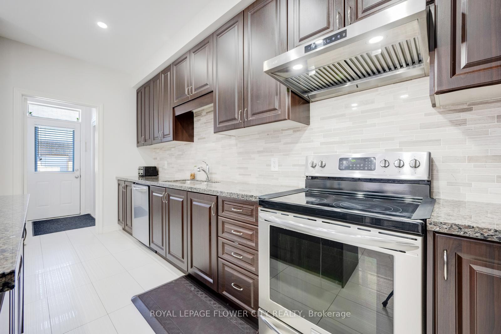 Photo 18 of 79 Yellowknife Road, Brampton, Sandringham-Wellington North — HOMEH