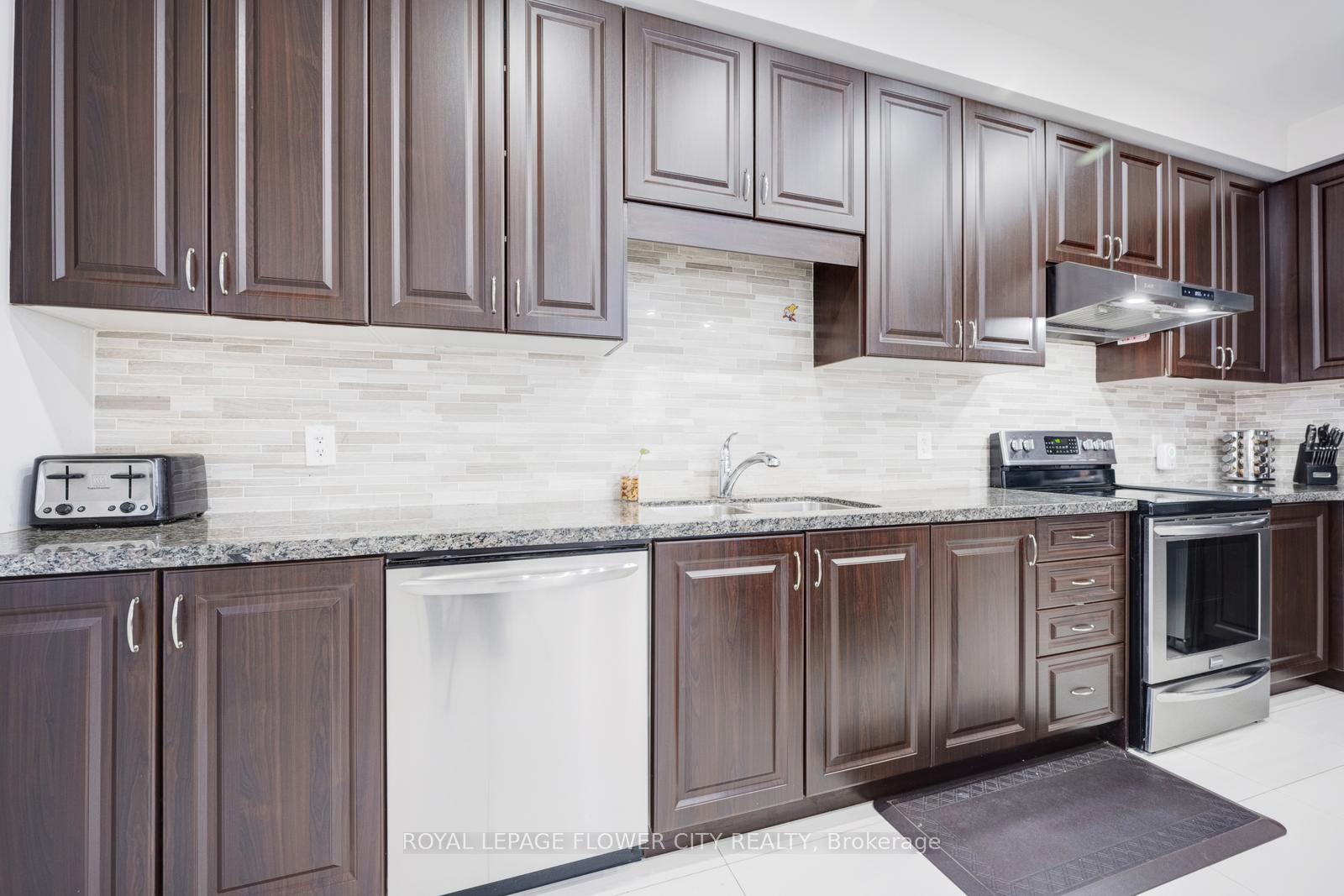 Photo 20 of 79 Yellowknife Road, Brampton, Sandringham-Wellington North — HOMEH