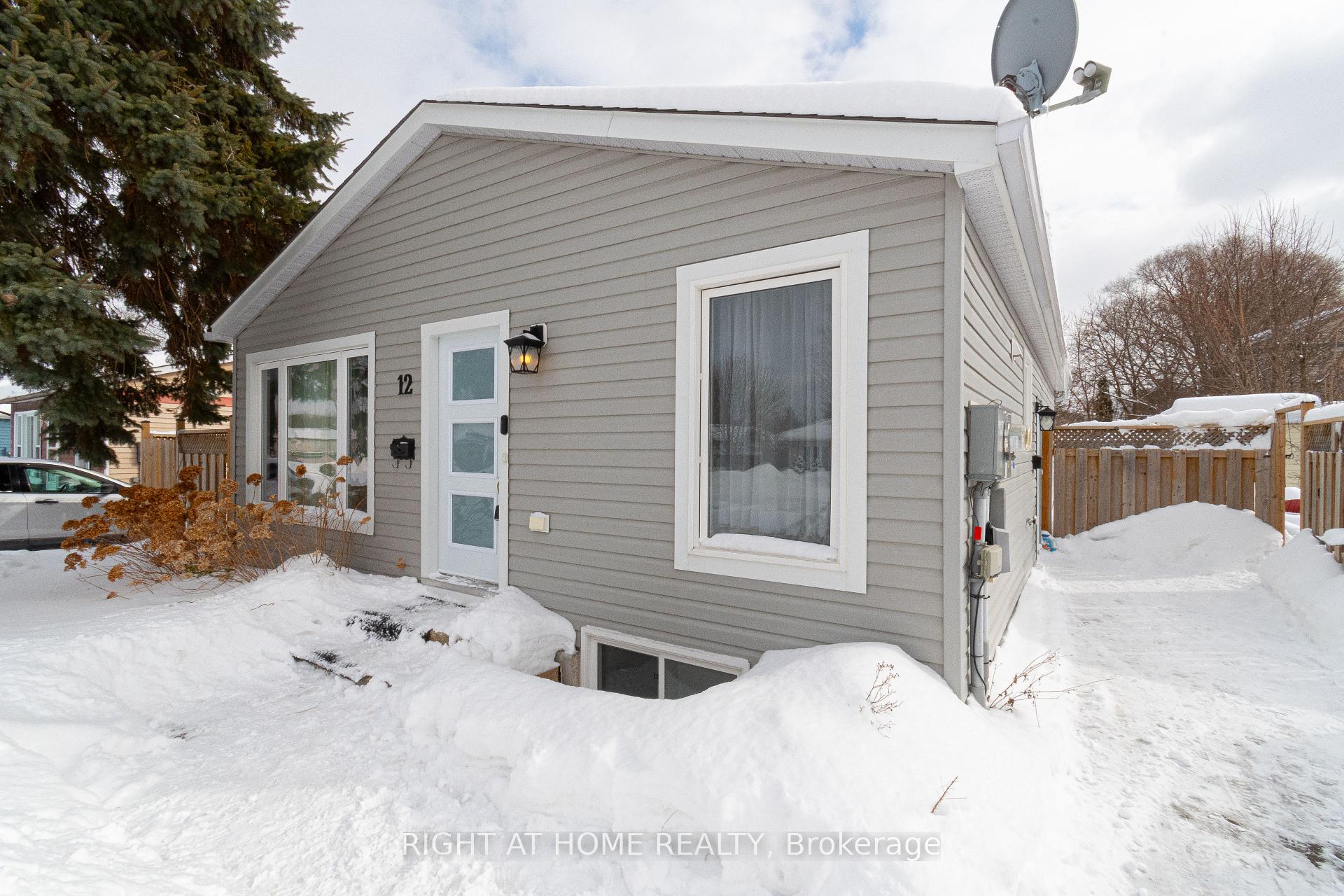 Photo 2 of 12 Frost Trail, Barrie, Letitia Heights — HOMEH