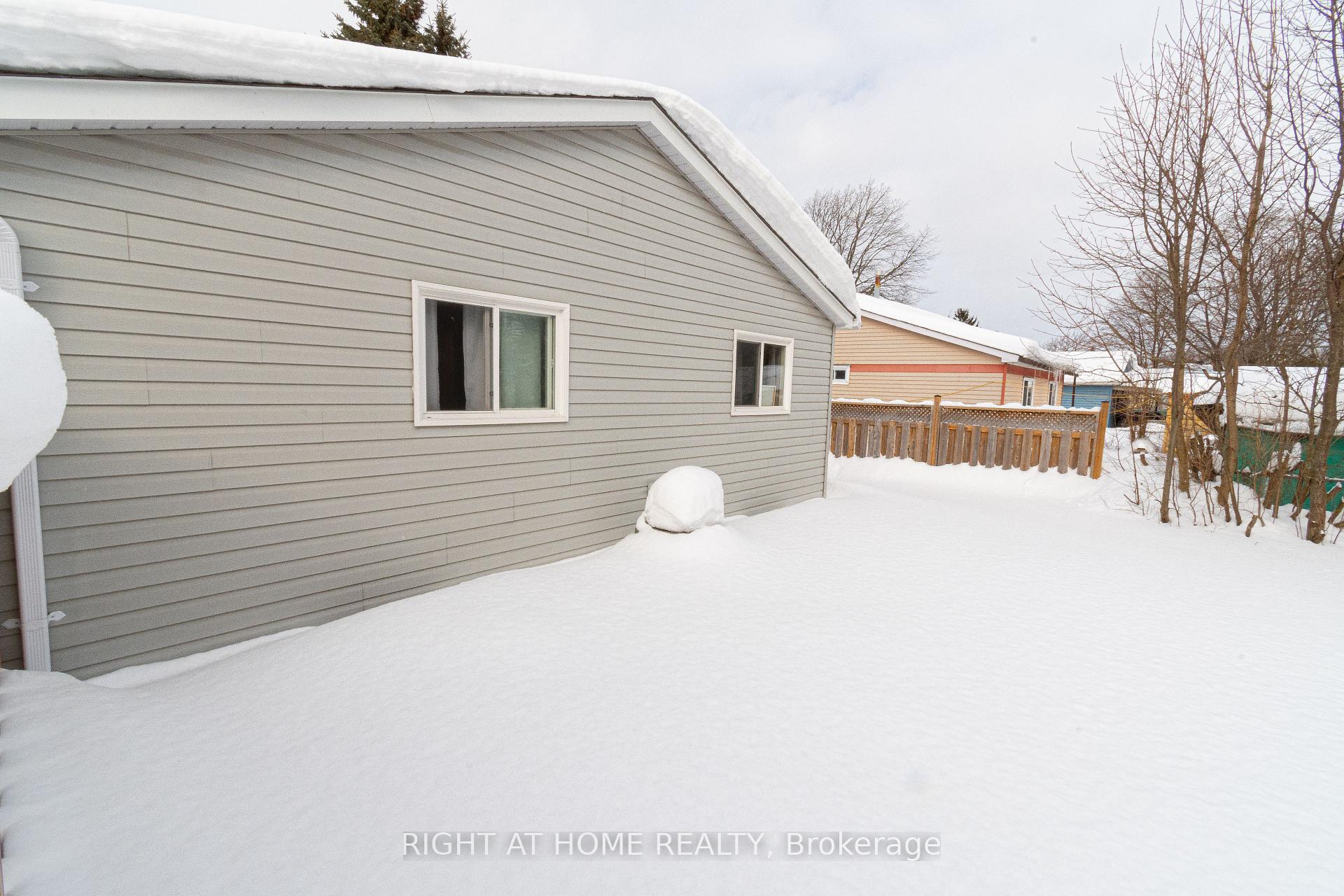 Photo 6 of 12 Frost Trail, Barrie, Letitia Heights — HOMEH