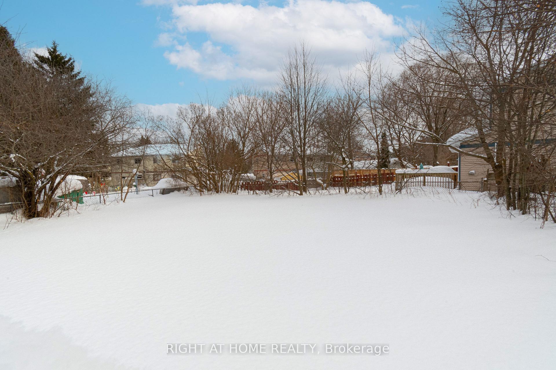 Photo 7 of 12 Frost Trail, Barrie, Letitia Heights — HOMEH