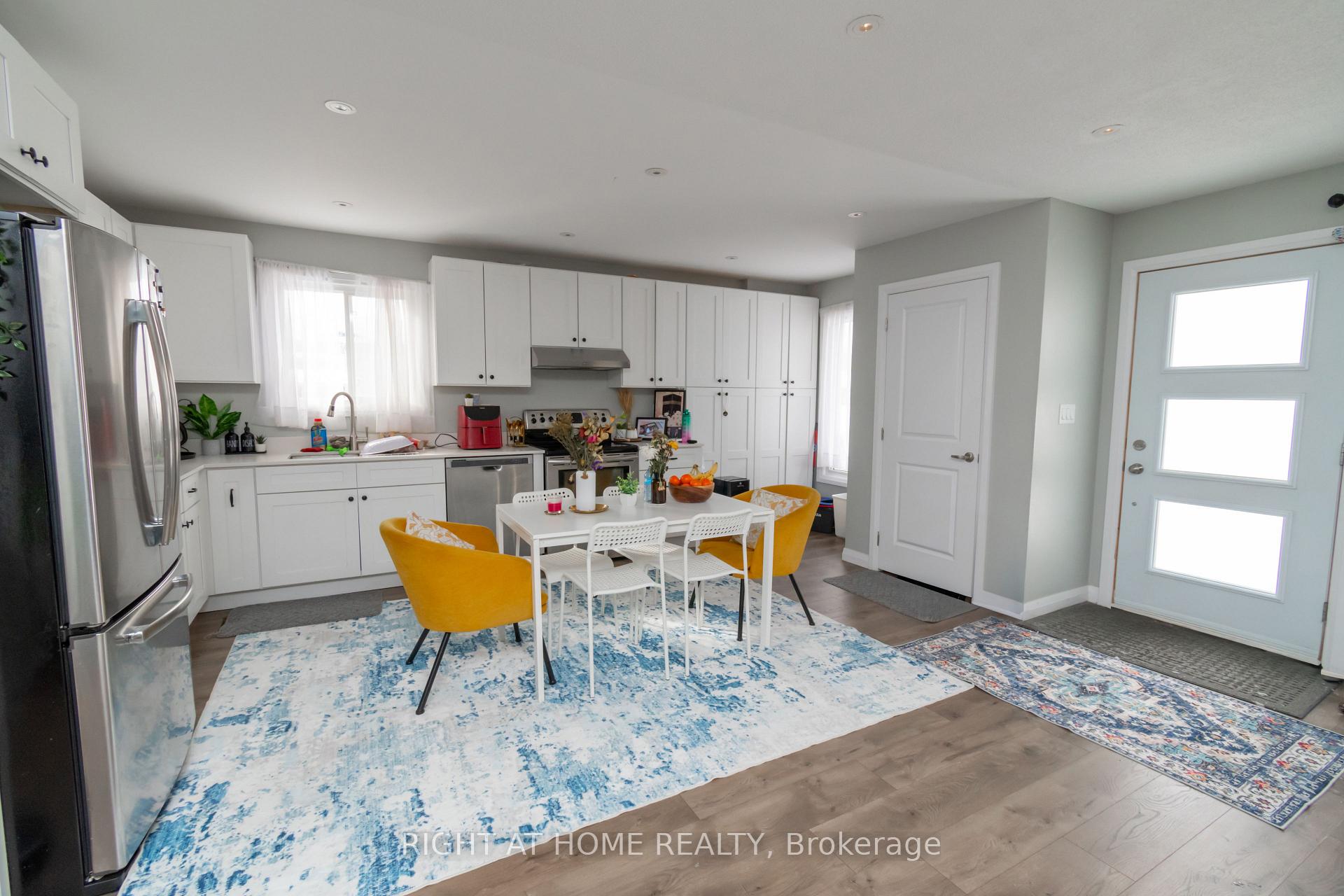 Photo 8 of 12 Frost Trail, Barrie, Letitia Heights — HOMEH