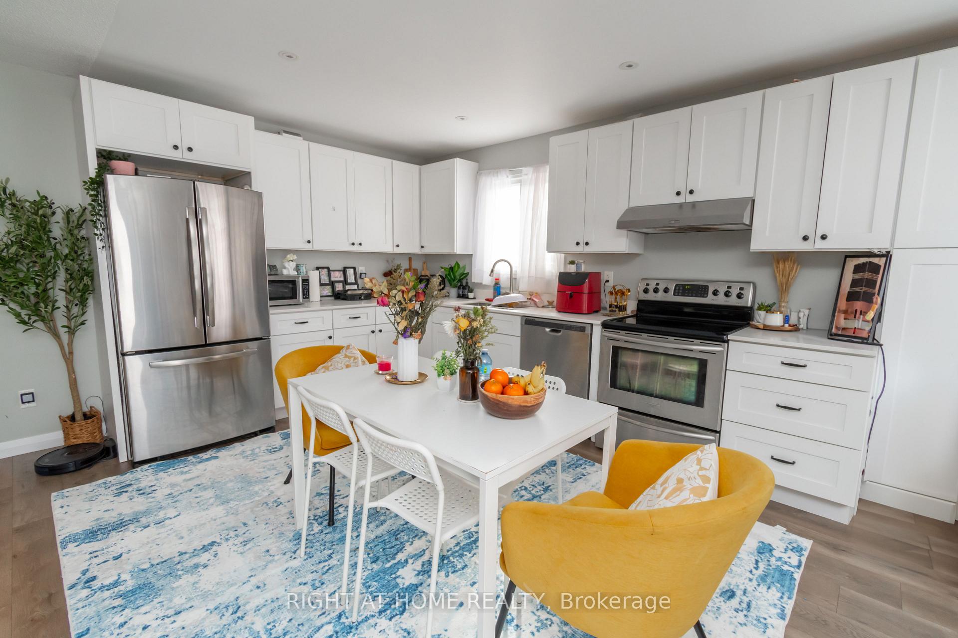 Photo 9 of 12 Frost Trail, Barrie, Letitia Heights — HOMEH
