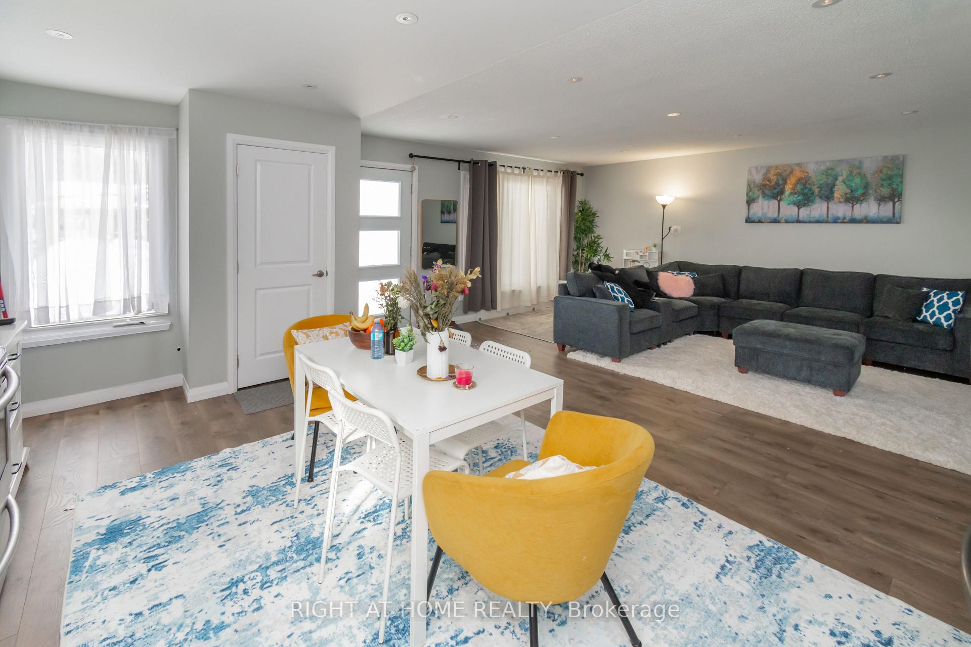 Photo 11 of 12 Frost Trail, Barrie, Letitia Heights — HOMEH
