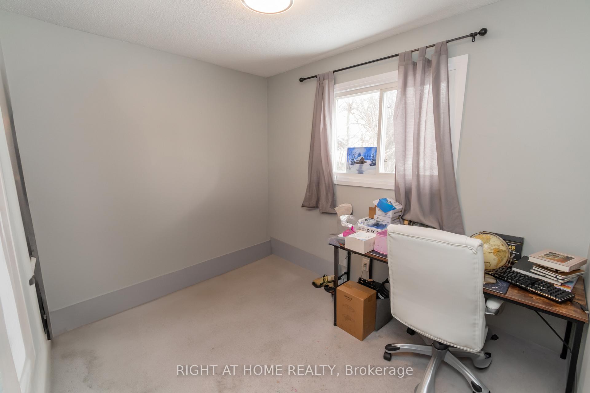Photo 15 of 12 Frost Trail, Barrie, Letitia Heights — HOMEH