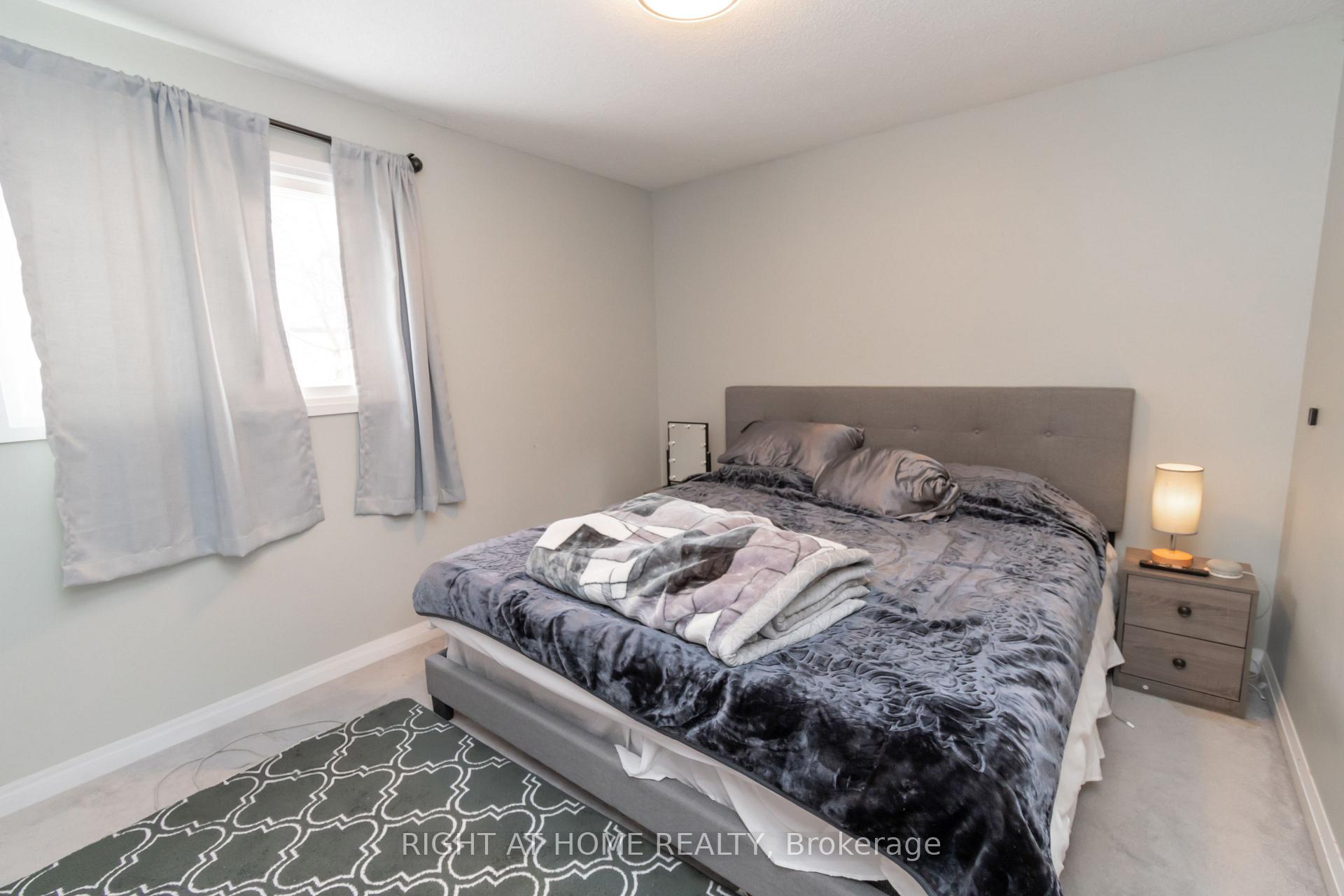 Photo 18 of 12 Frost Trail, Barrie, Letitia Heights — HOMEH