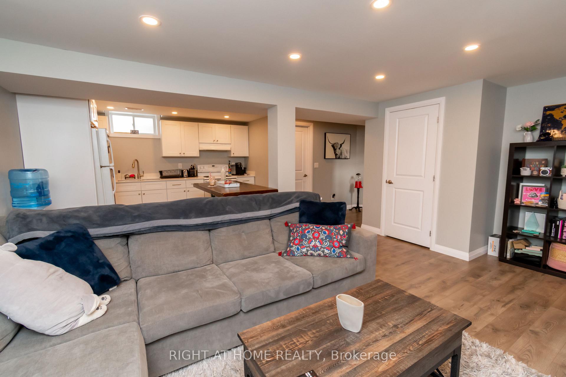 Photo 22 of 12 Frost Trail, Barrie, Letitia Heights — HOMEH