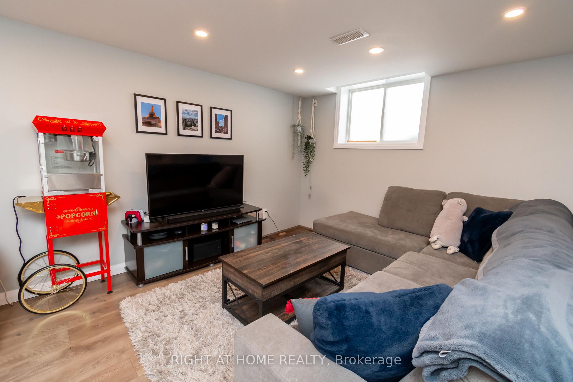 Photo 23 of 12 Frost Trail, Barrie, Letitia Heights — HOMEH