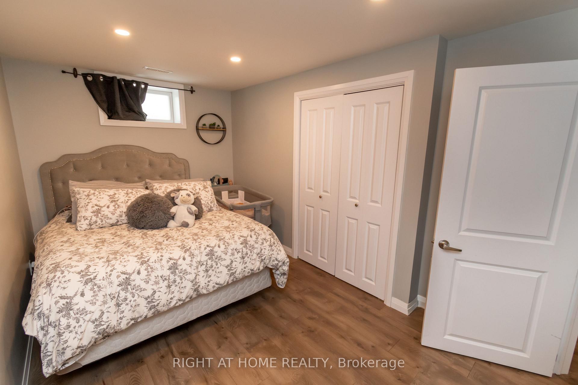 Photo 26 of 12 Frost Trail, Barrie, Letitia Heights — HOMEH