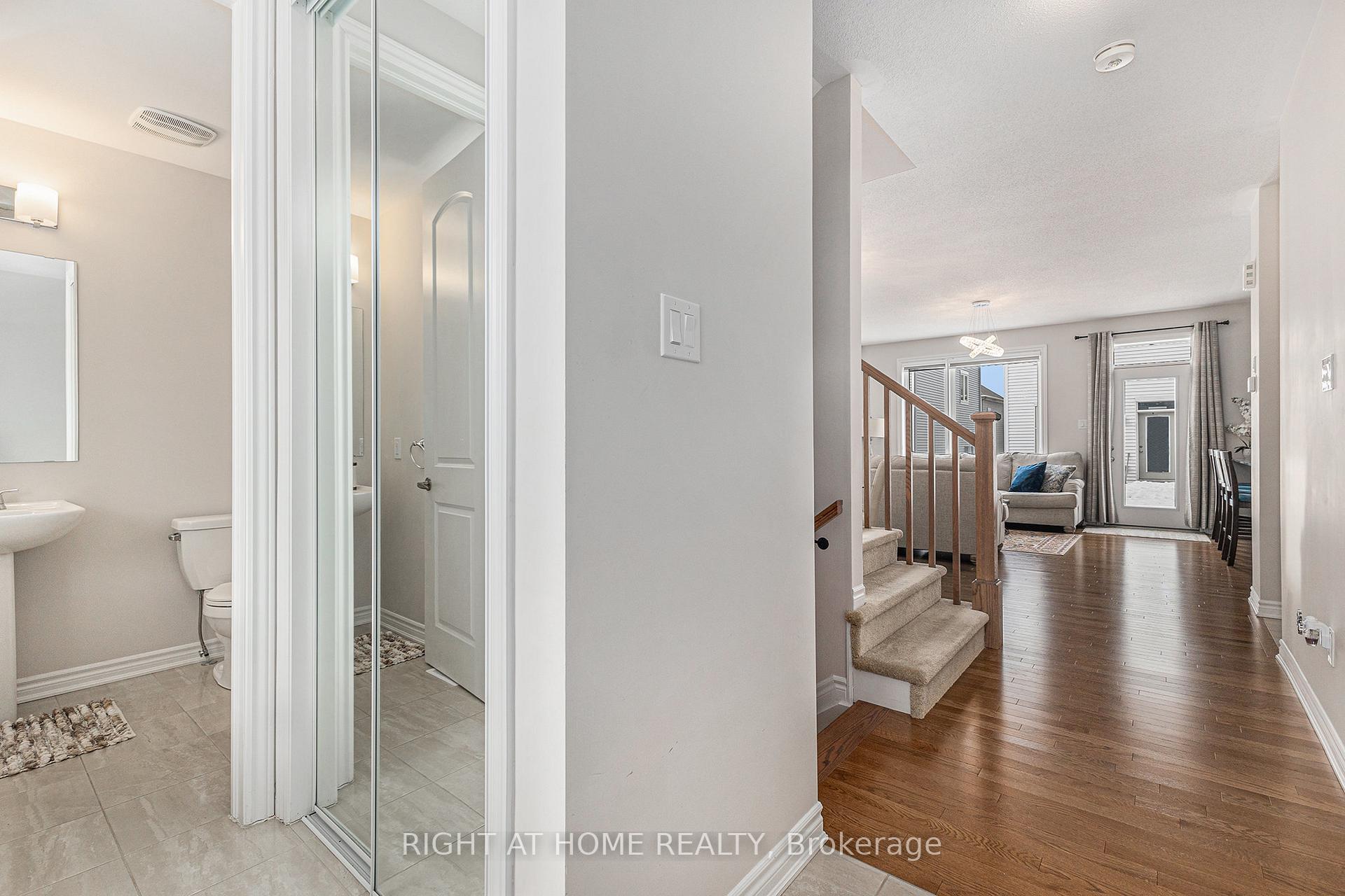 Photo 5 of 39 Focality Crescent, Ottawa, Barrhaven - Half Moon Bay — HOMEH