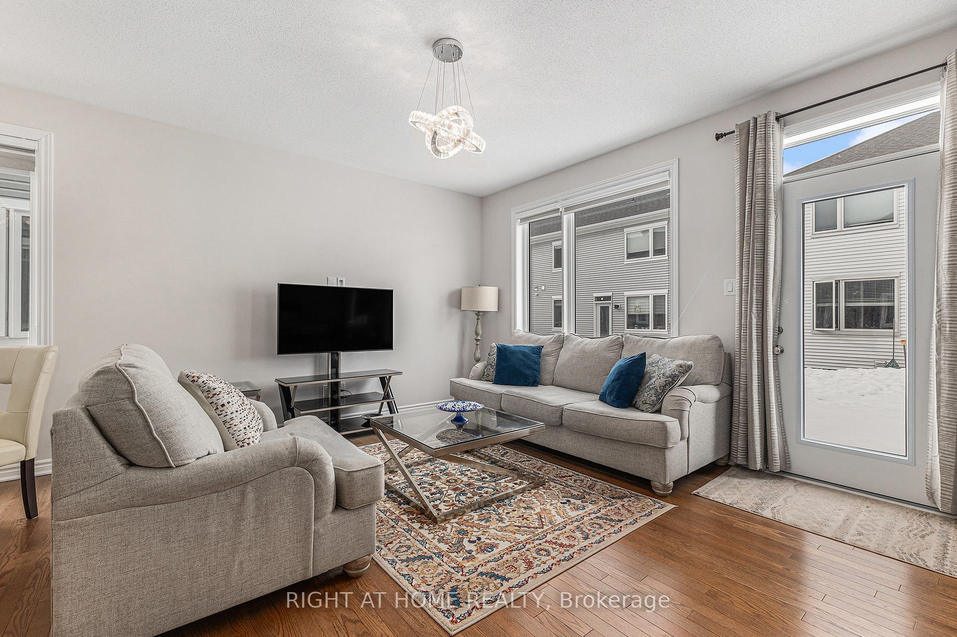 Photo 7 of 39 Focality Crescent, Ottawa, Barrhaven - Half Moon Bay — HOMEH