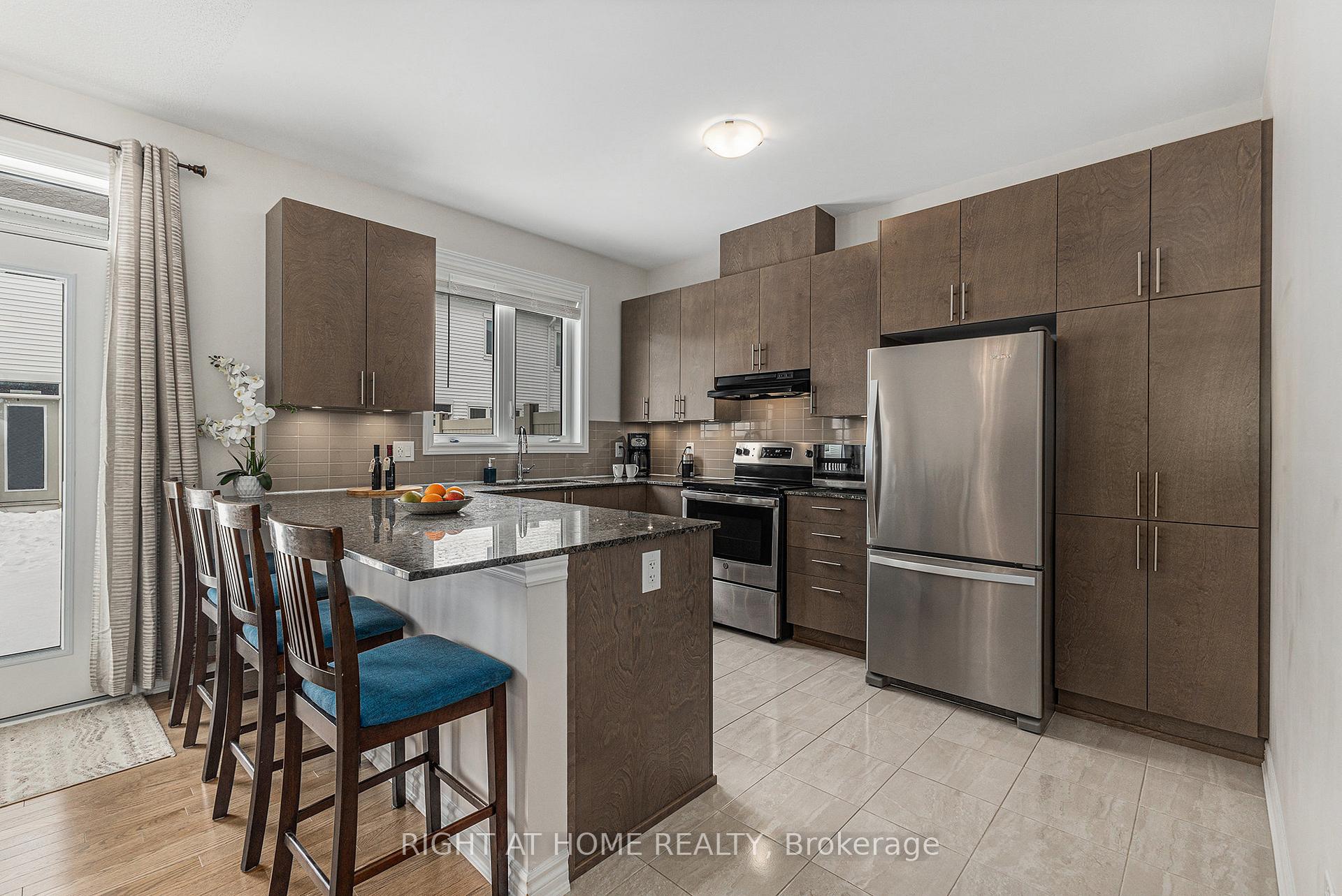 Photo 9 of 39 Focality Crescent, Ottawa, Barrhaven - Half Moon Bay — HOMEH