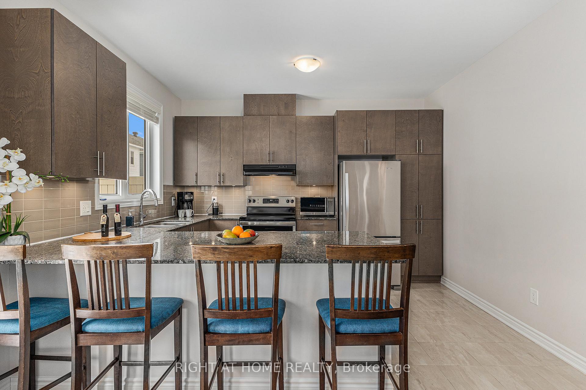 Photo 11 of 39 Focality Crescent, Ottawa, Barrhaven - Half Moon Bay — HOMEH