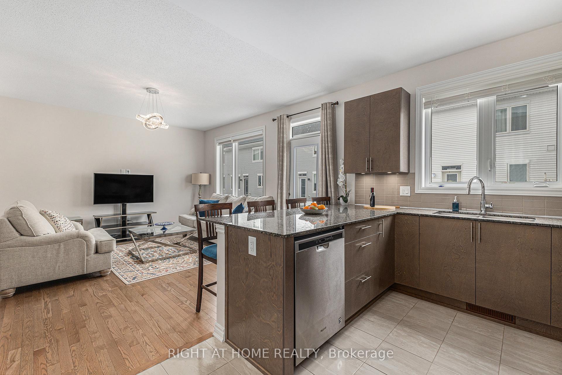 Photo 13 of 39 Focality Crescent, Ottawa, Barrhaven - Half Moon Bay — HOMEH