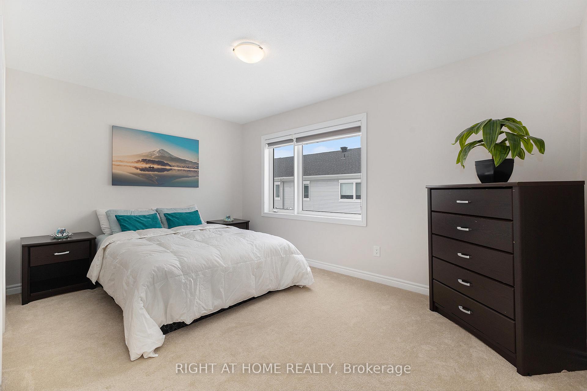 Photo 17 of 39 Focality Crescent, Ottawa, Barrhaven - Half Moon Bay — HOMEH