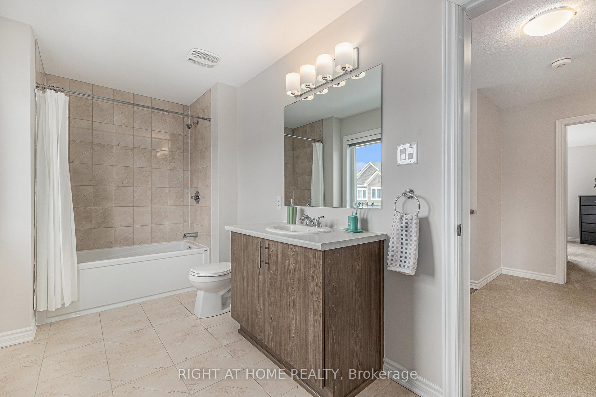 Photo 18 of 39 Focality Crescent, Ottawa, Barrhaven - Half Moon Bay — HOMEH