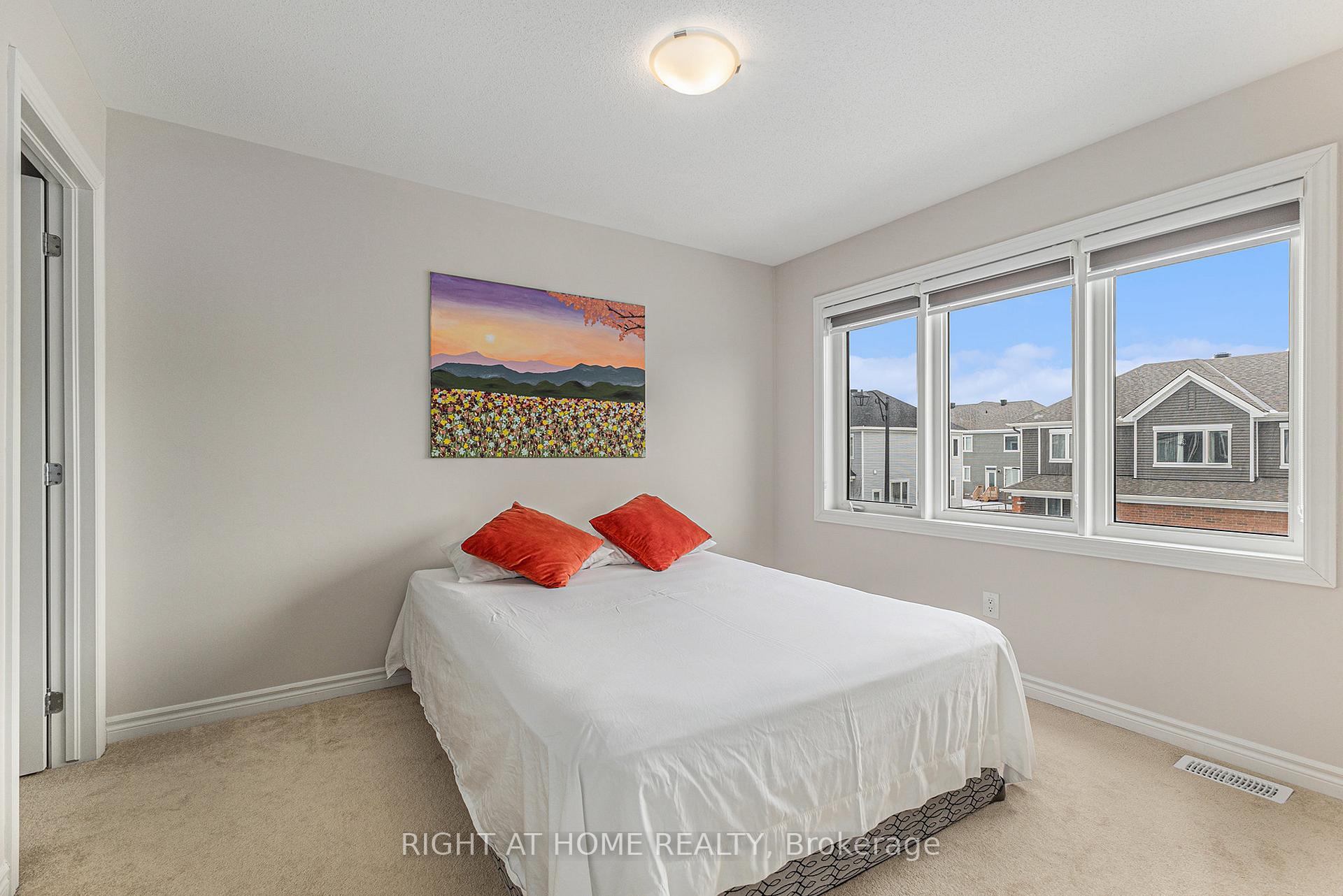 Photo 19 of 39 Focality Crescent, Ottawa, Barrhaven - Half Moon Bay — HOMEH