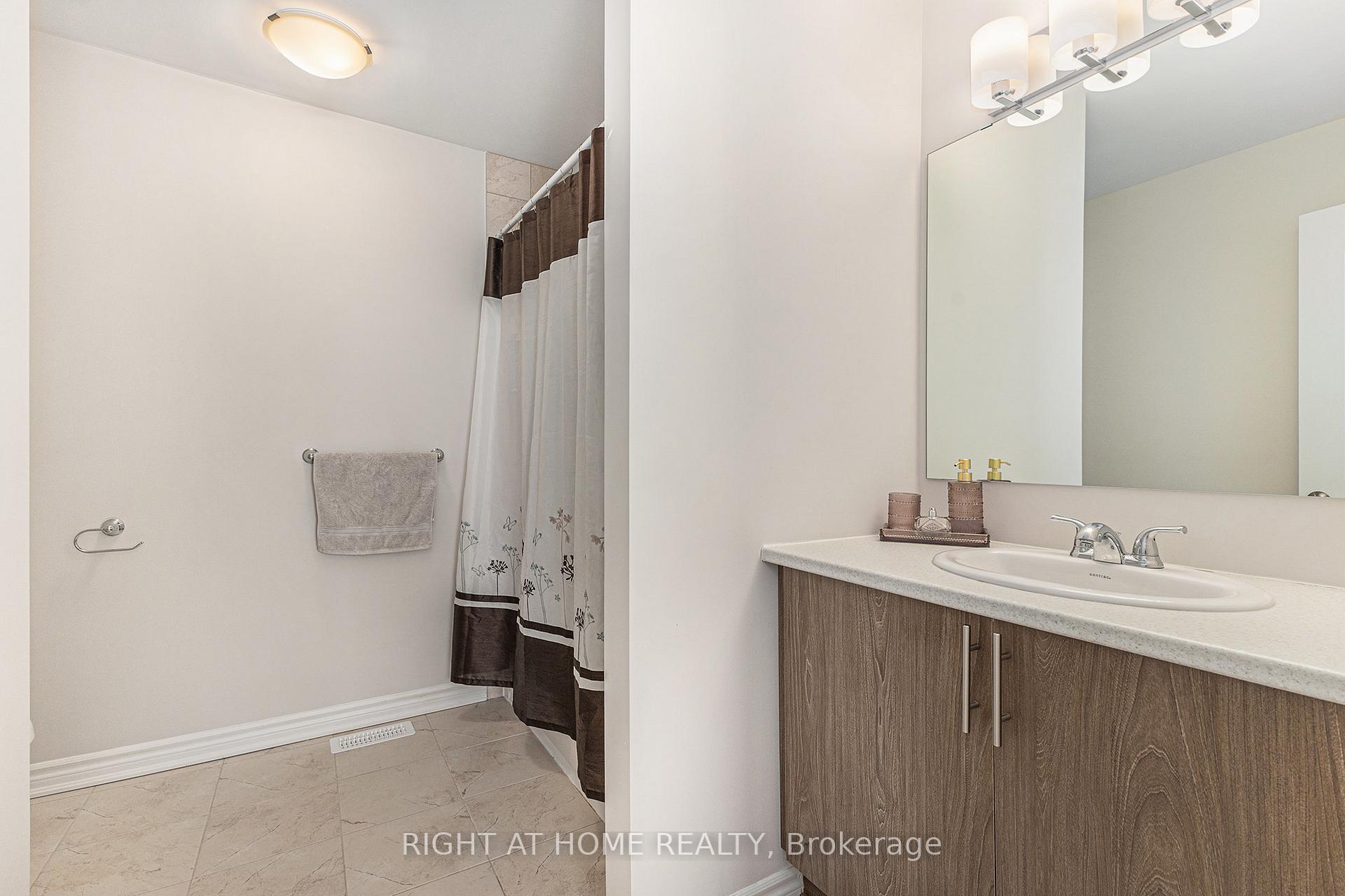Photo 21 of 39 Focality Crescent, Ottawa, Barrhaven - Half Moon Bay — HOMEH