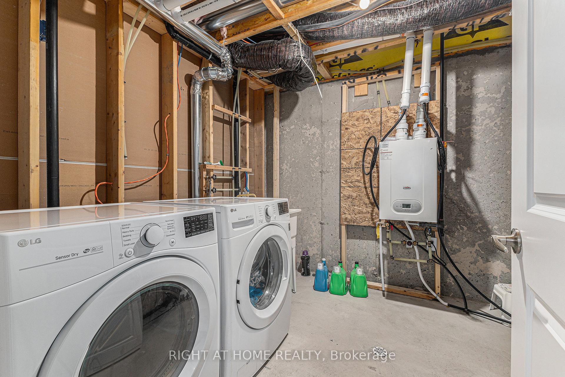 Photo 24 of 39 Focality Crescent, Ottawa, Barrhaven - Half Moon Bay — HOMEH