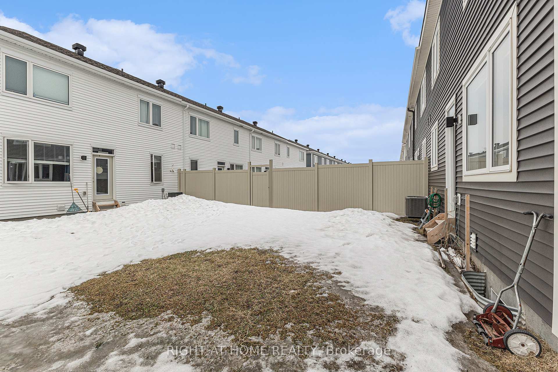 Photo 25 of 39 Focality Crescent, Ottawa, Barrhaven - Half Moon Bay — HOMEH