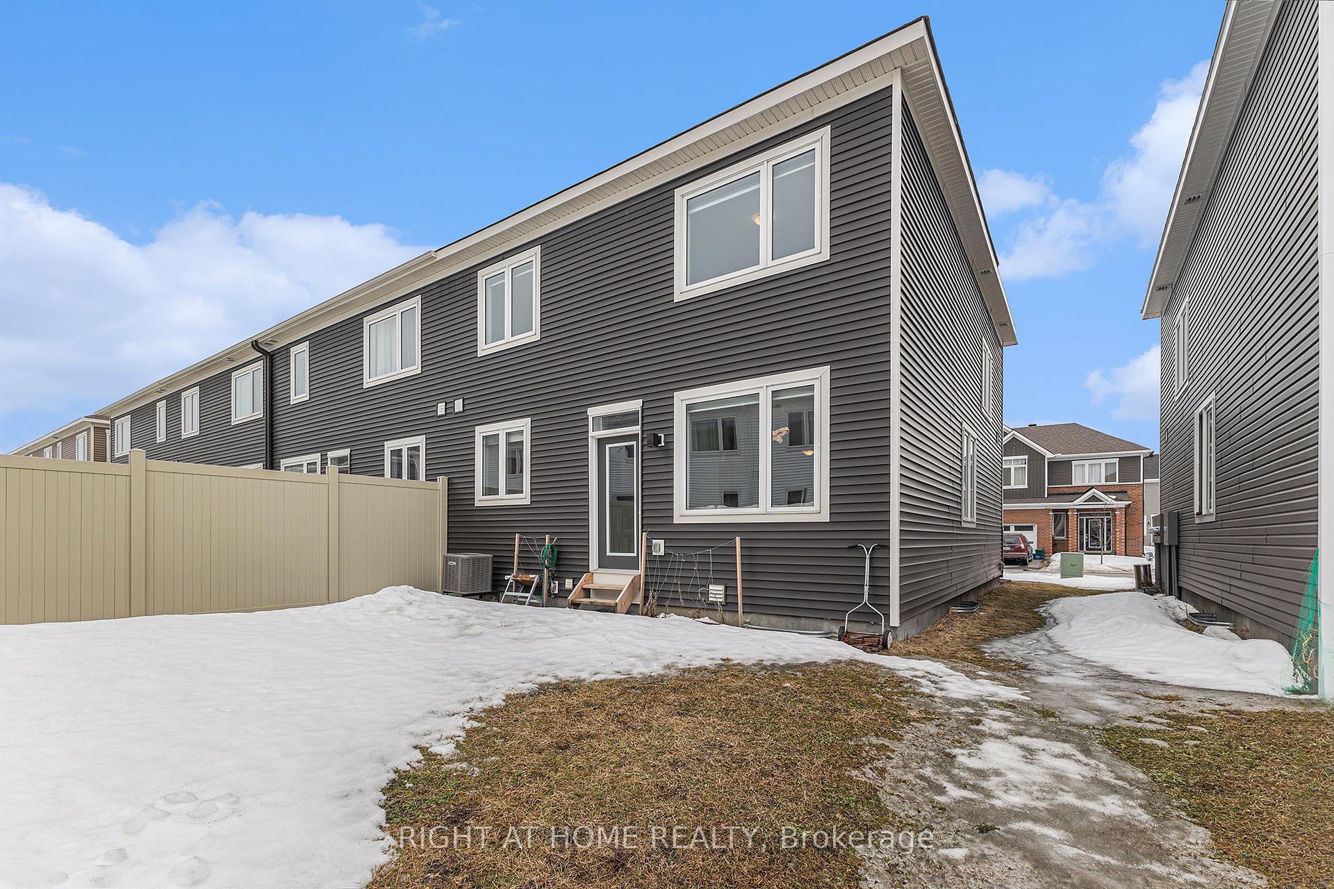 Photo 26 of 39 Focality Crescent, Ottawa, Barrhaven - Half Moon Bay — HOMEH