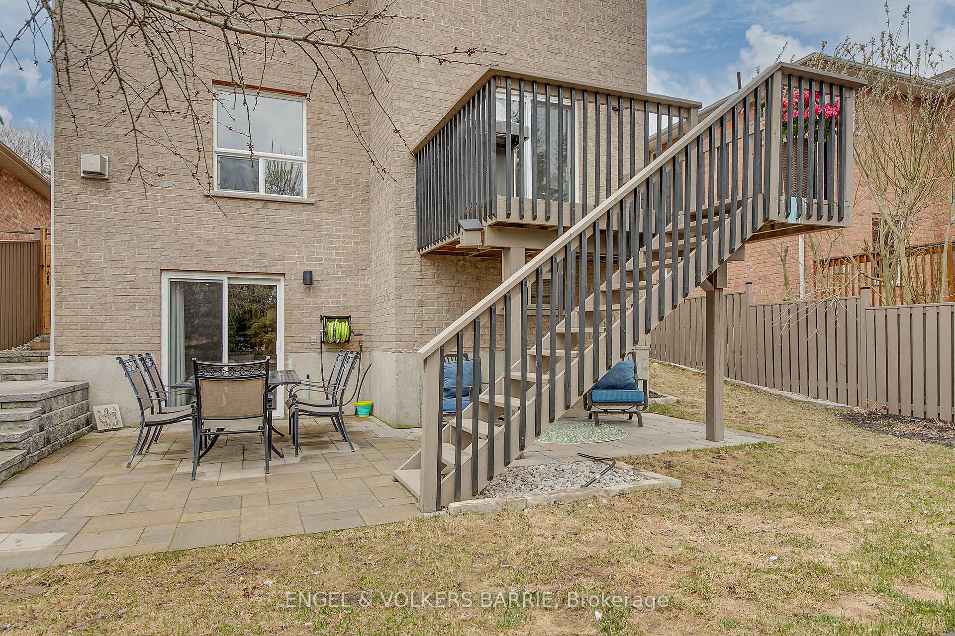 Photo 2 of 18 Bloom Crescent, Barrie, Ardagh — HOMEH