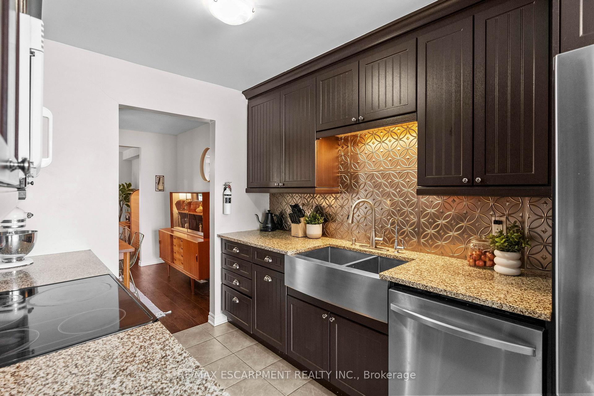 Photo 3 of 2376 Holyhead Drive, Burlington, Brant Hills — HOMEH