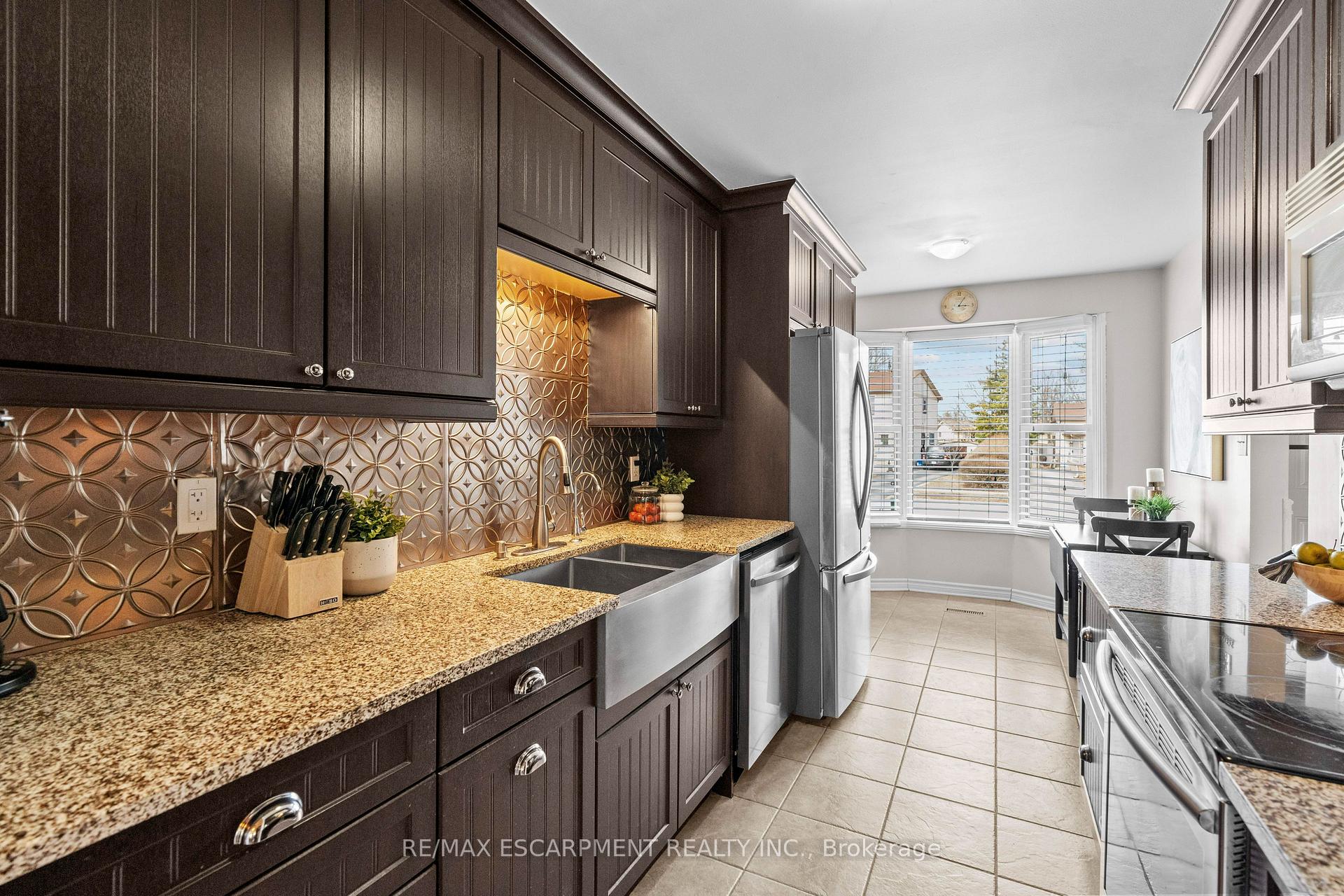 Photo 4 of 2376 Holyhead Drive, Burlington, Brant Hills — HOMEH