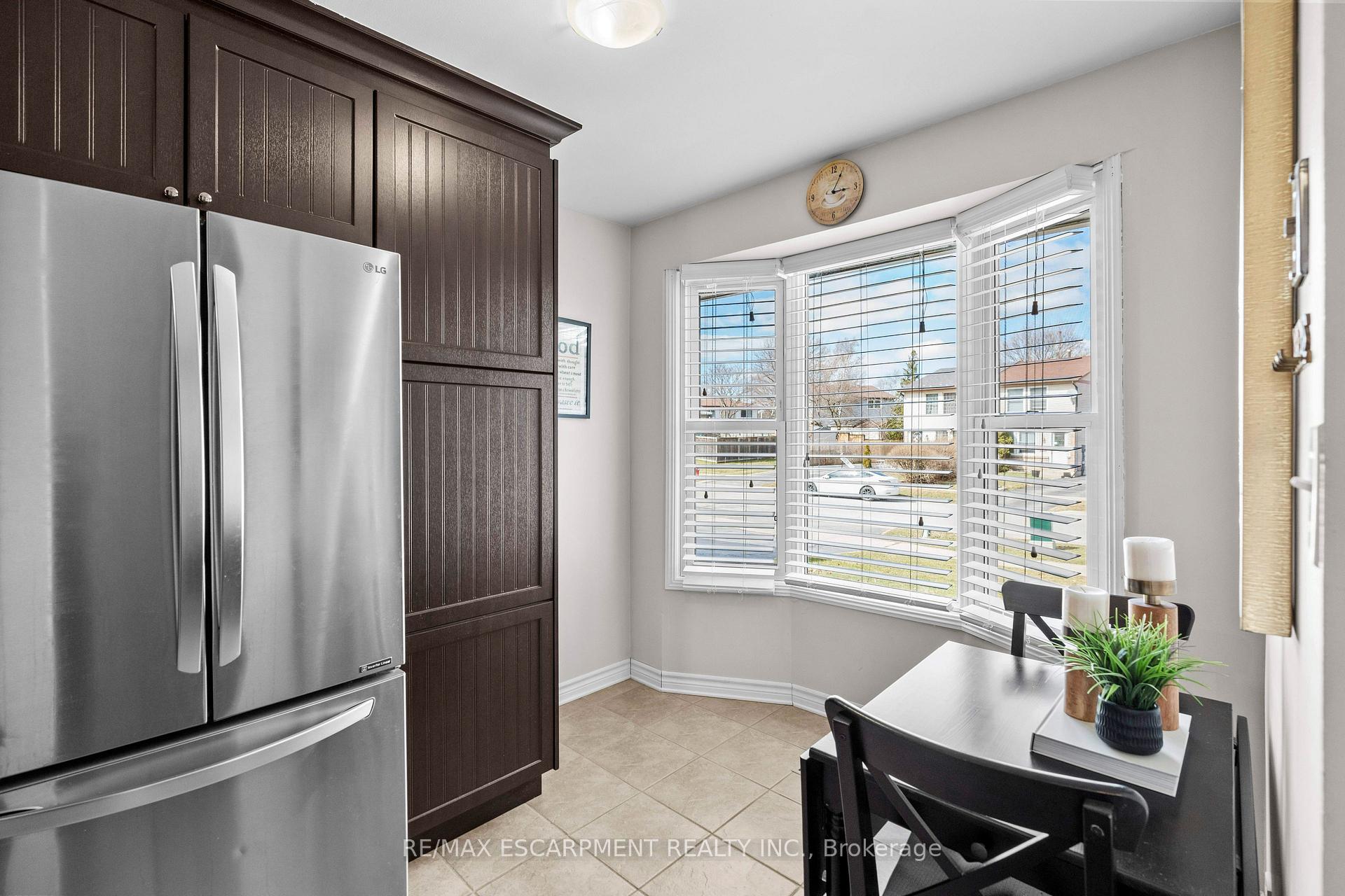 Photo 5 of 2376 Holyhead Drive, Burlington, Brant Hills — HOMEH