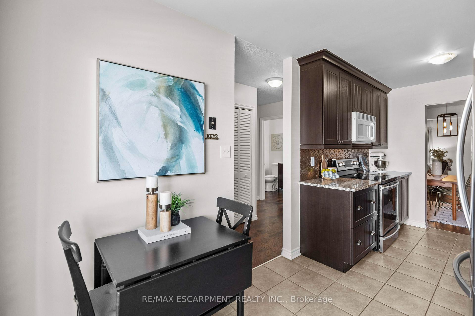 Photo 6 of 2376 Holyhead Drive, Burlington, Brant Hills — HOMEH