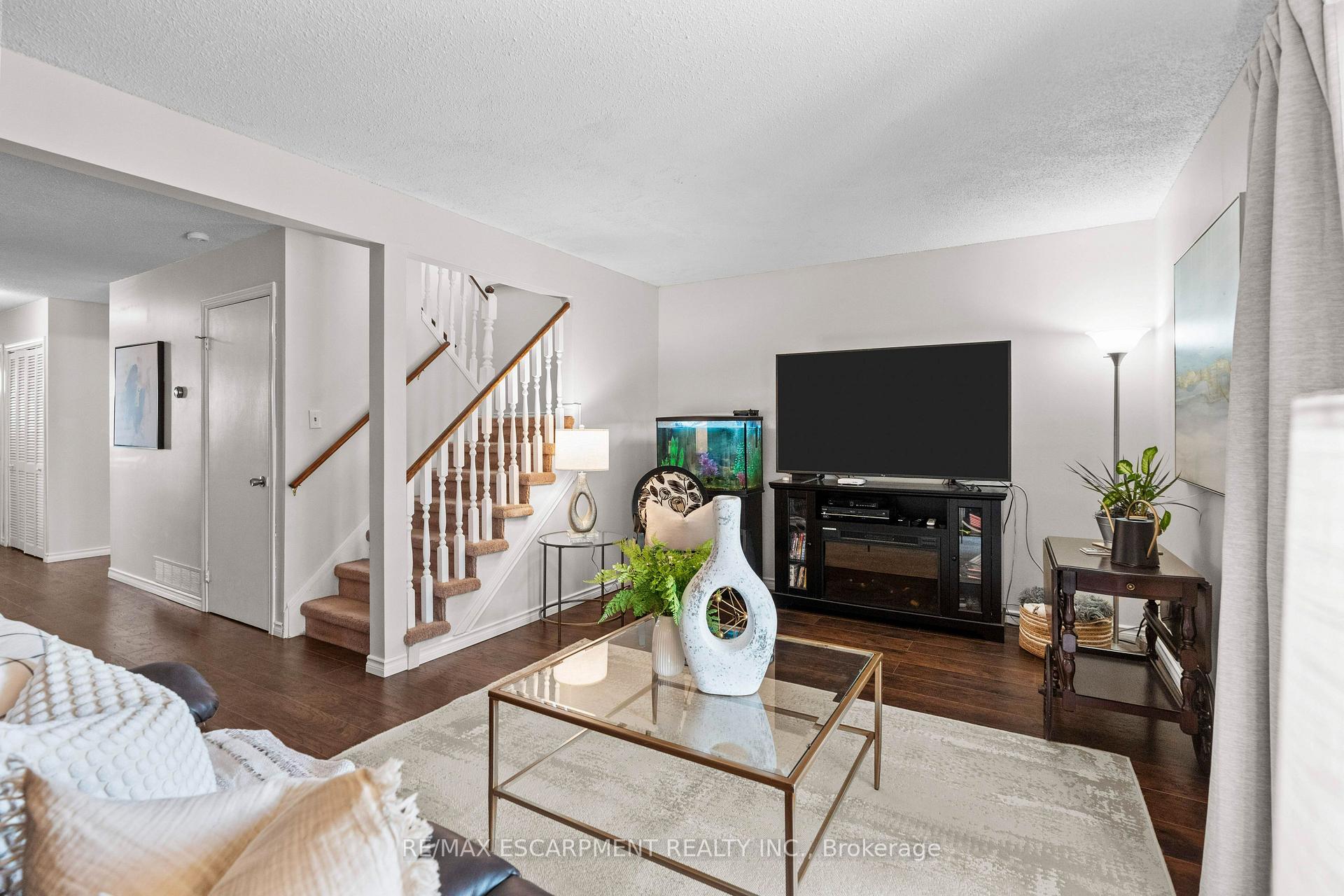 Photo 12 of 2376 Holyhead Drive, Burlington, Brant Hills — HOMEH