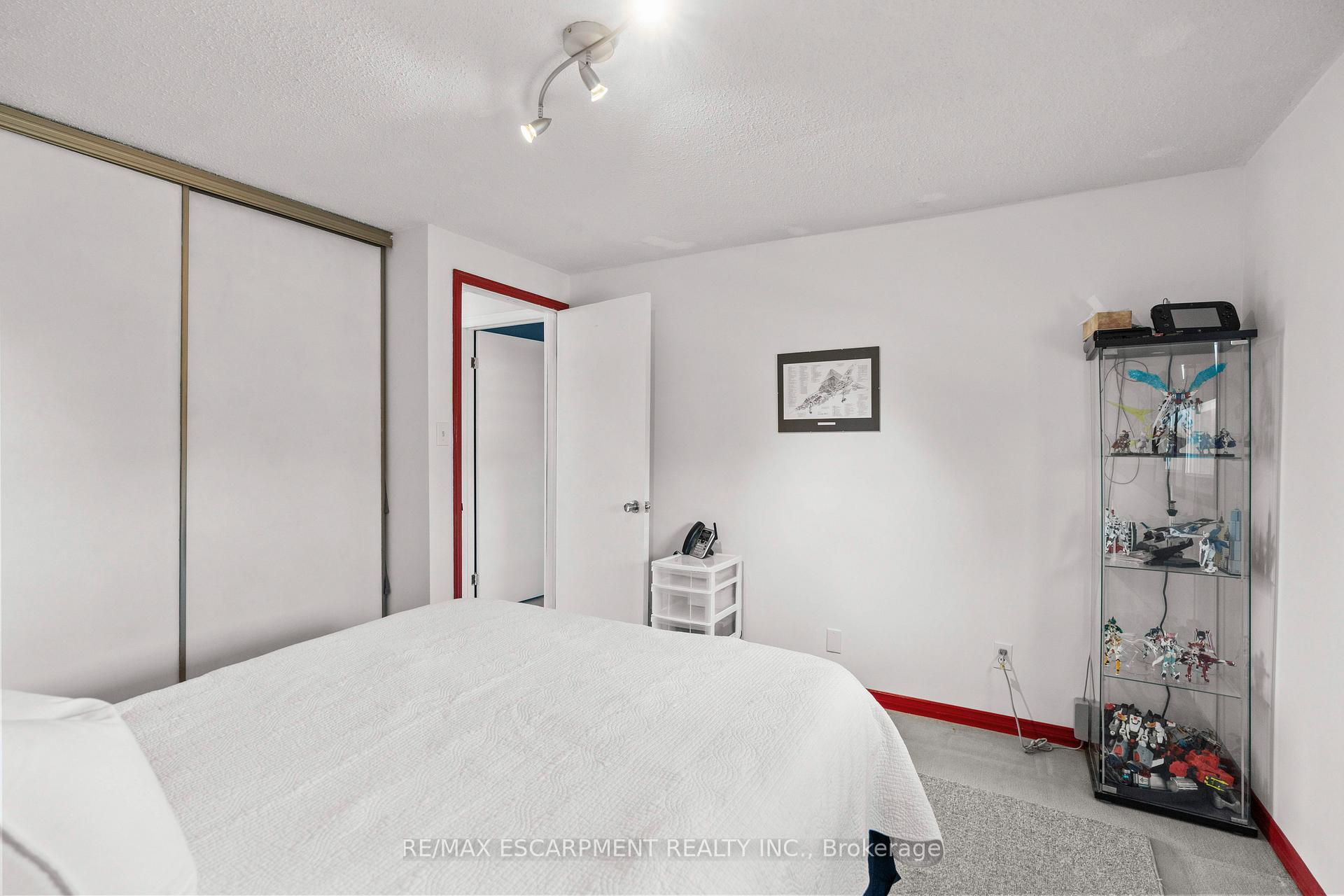 Photo 22 of 2376 Holyhead Drive, Burlington, Brant Hills — HOMEH