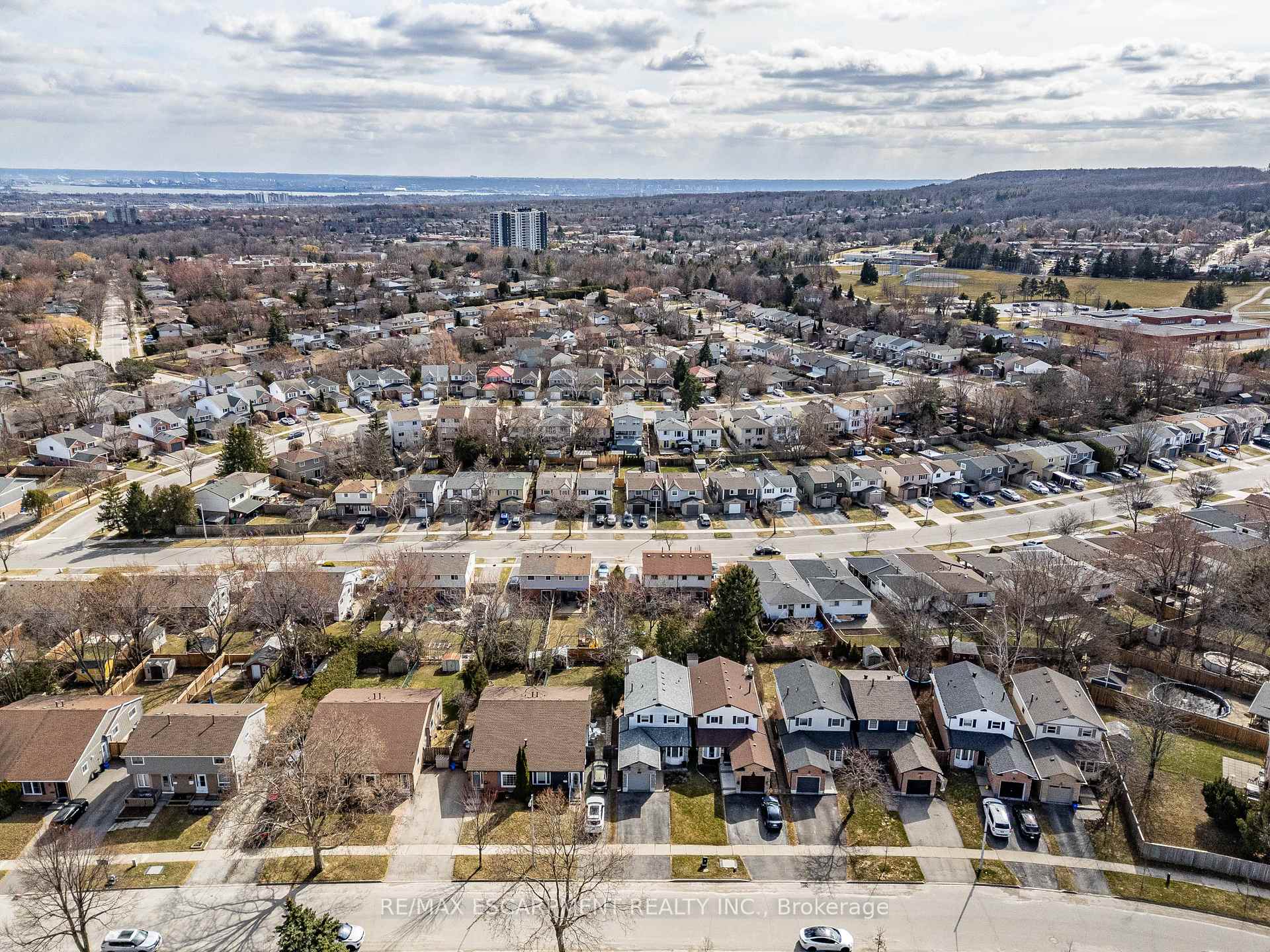 Photo 40 of 2376 Holyhead Drive, Burlington, Brant Hills — HOMEH