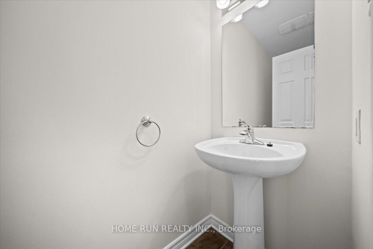 Photo 3 of 143 Garrity Crescent, Ottawa, Barrhaven - Strandherd — HOMEH