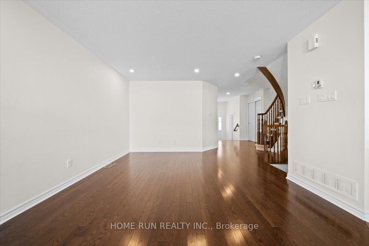 Photo 8 of 143 Garrity Crescent, Ottawa, Barrhaven - Strandherd — HOMEH