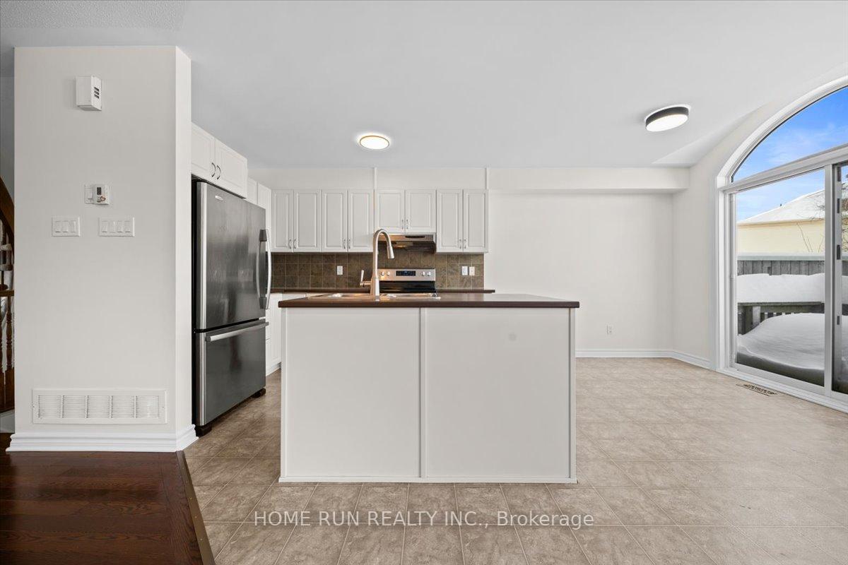 Photo 11 of 143 Garrity Crescent, Ottawa, Barrhaven - Strandherd — HOMEH