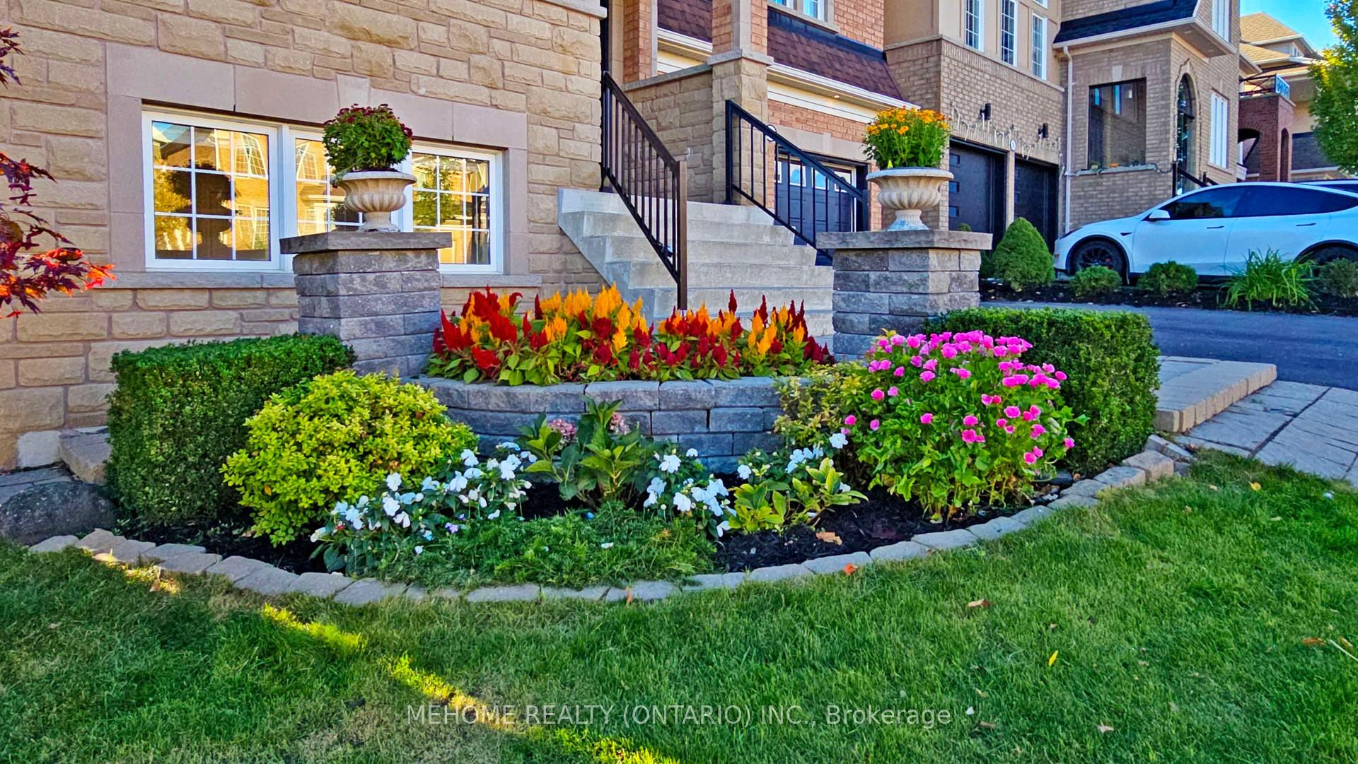 Photo 3 of 128 Alpaca Drive, Richmond Hill, Jefferson — HOMEH