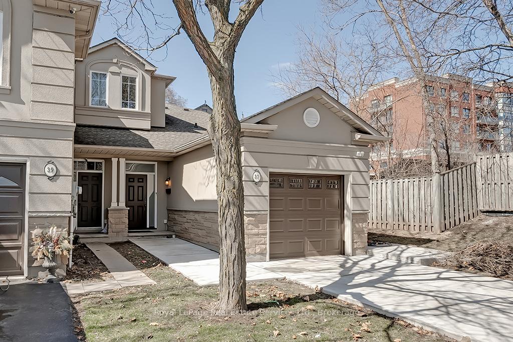 Front of 37 Fairwood Place W