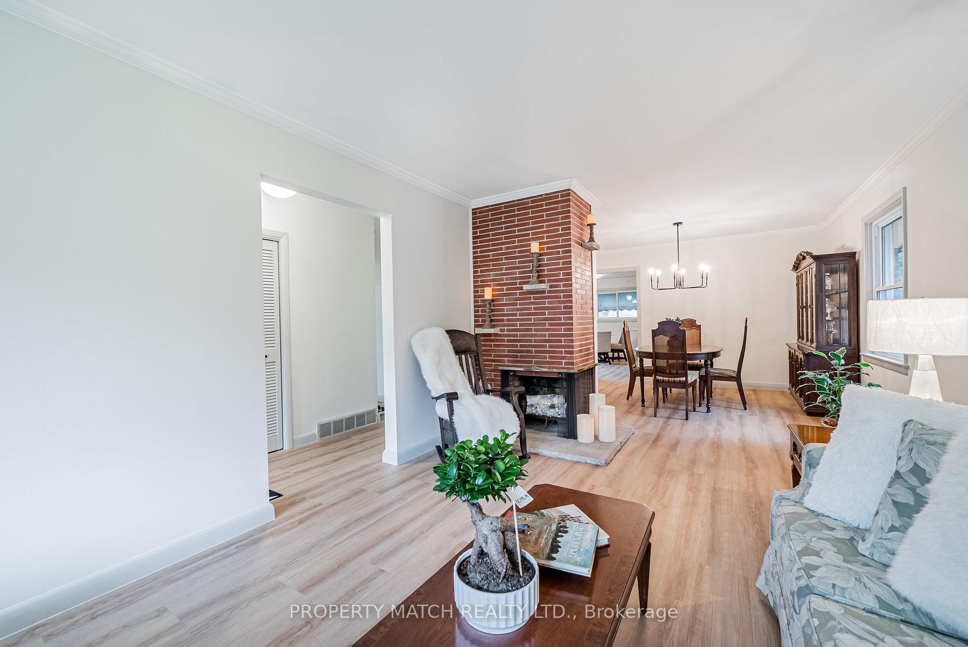 Photo 5 of 962 Mohawk Street, Oshawa, Centennial — HOMEH