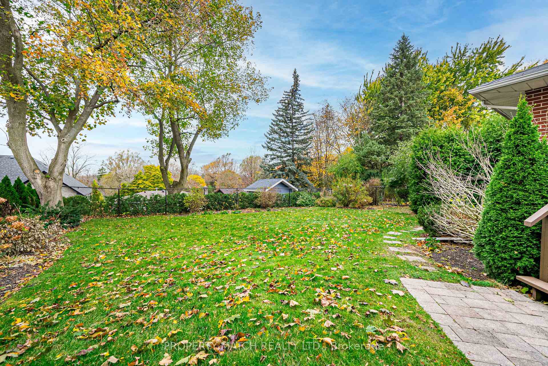 Photo 36 of 962 Mohawk Street, Oshawa, Centennial — HOMEH