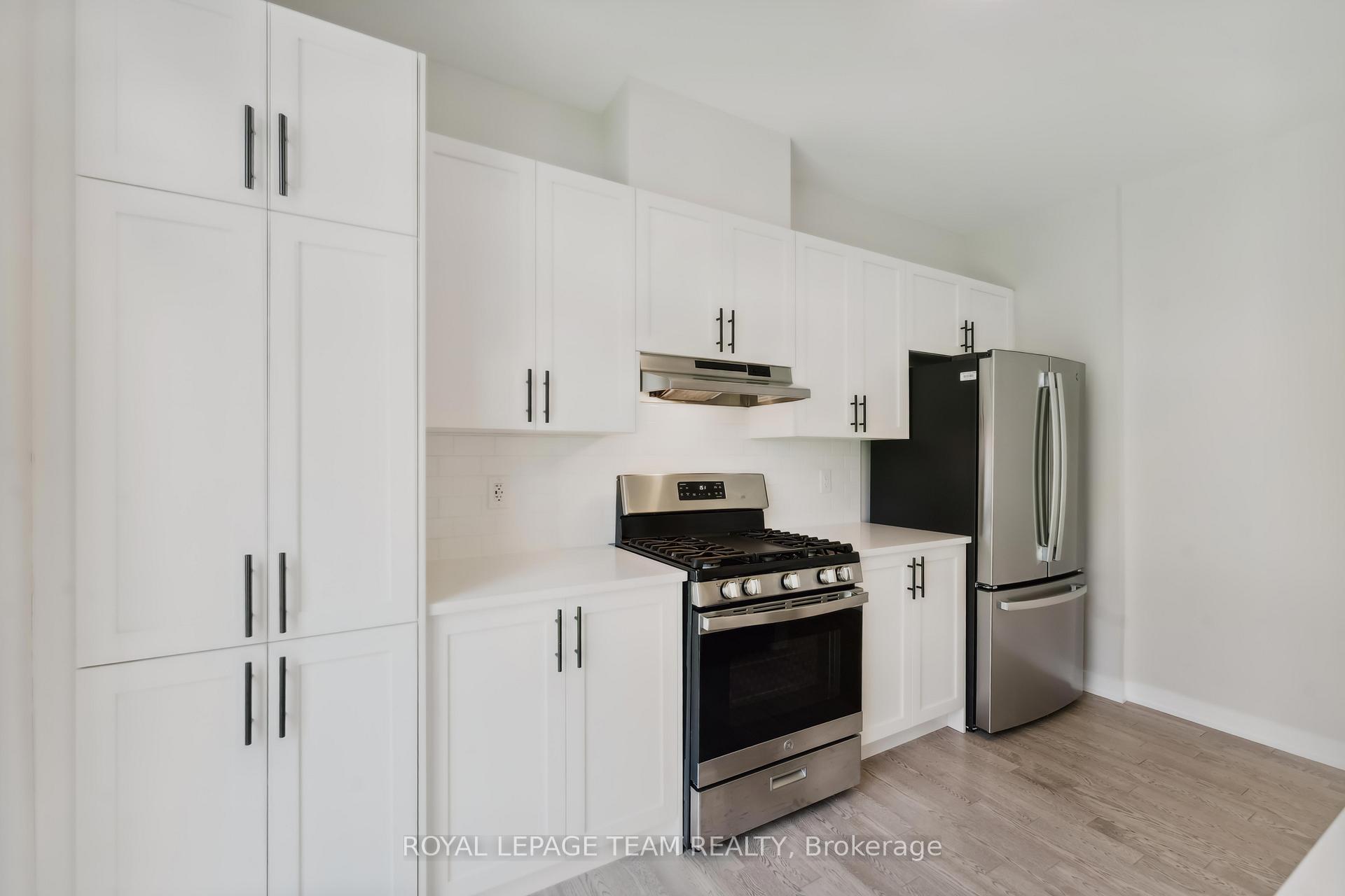 Photo 6 of 394 Peninsula Road, Ottawa, Barrhaven - Heritage Park — HOMEH
