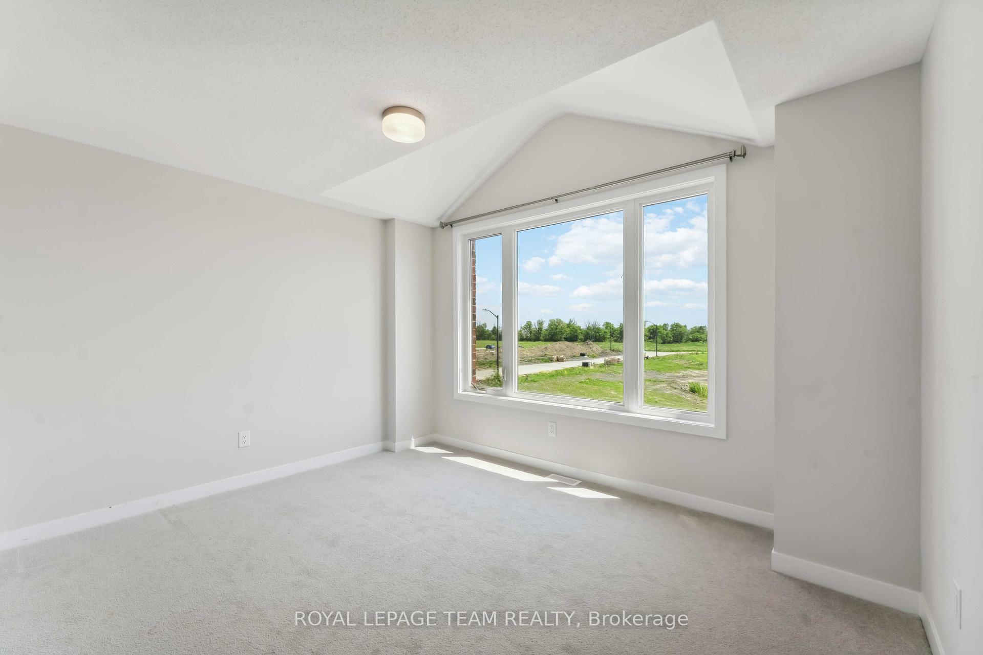 Photo 23 of 394 Peninsula Road, Ottawa, Barrhaven - Heritage Park — HOMEH
