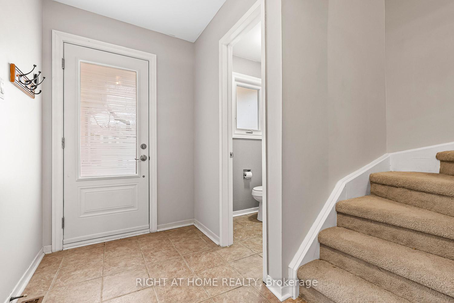 Photo 2 of 41 Steepleview Crescent, Richmond Hill, North Richvale — HOMEH
