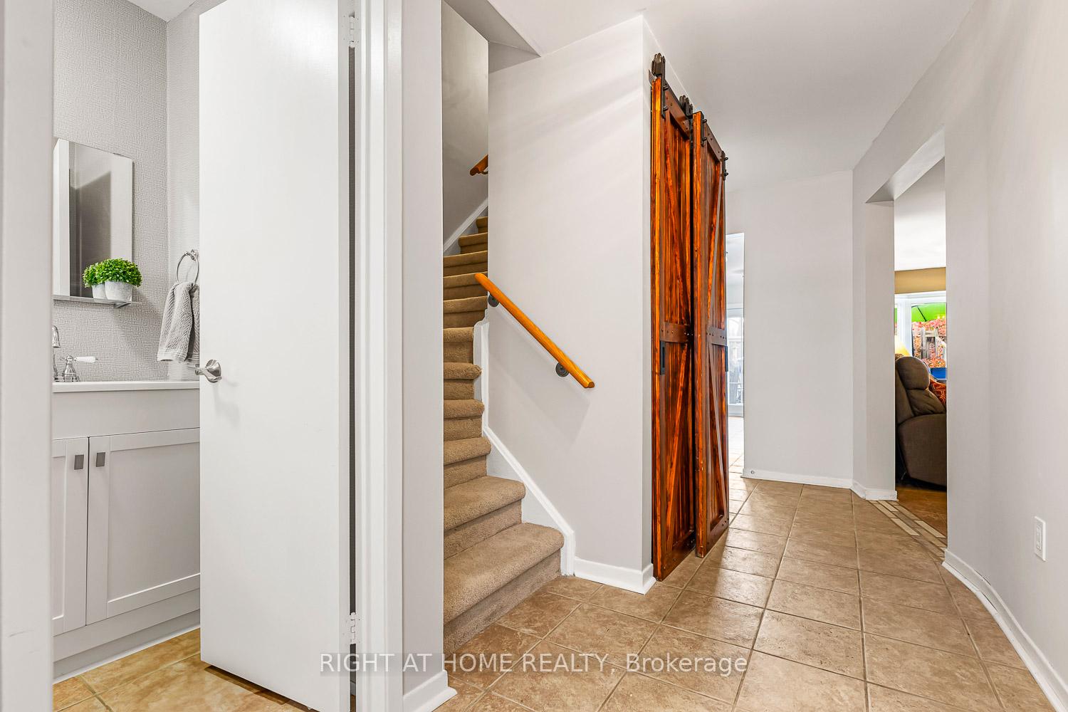 Photo 3 of 41 Steepleview Crescent, Richmond Hill, North Richvale — HOMEH