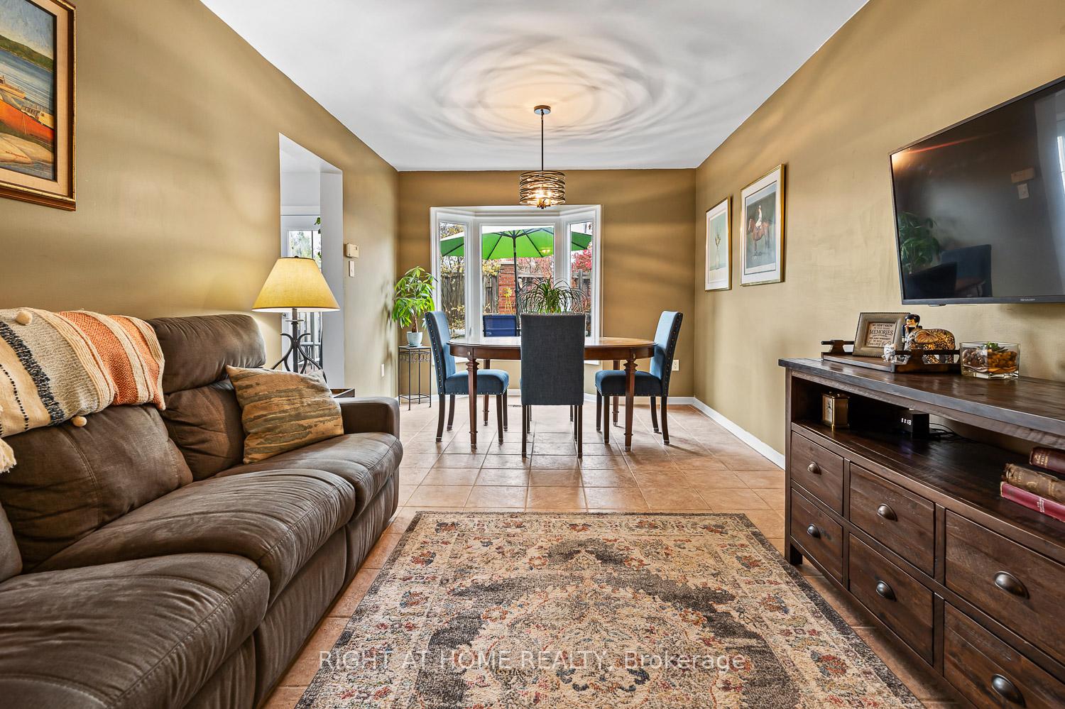 Photo 6 of 41 Steepleview Crescent, Richmond Hill, North Richvale — HOMEH