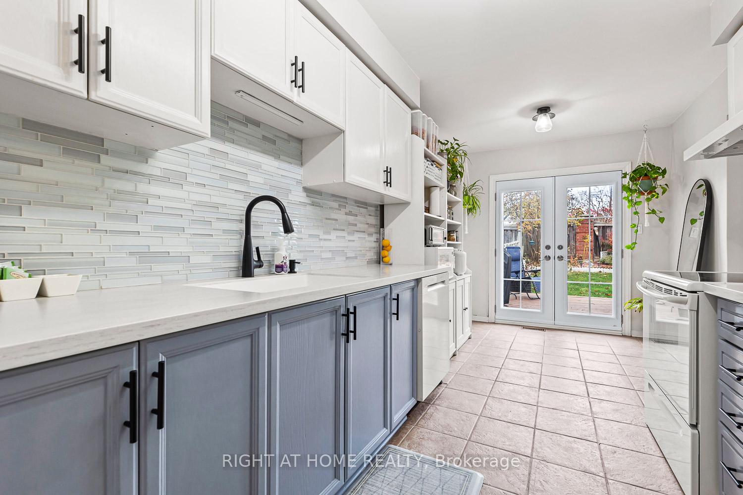 Photo 8 of 41 Steepleview Crescent, Richmond Hill, North Richvale — HOMEH