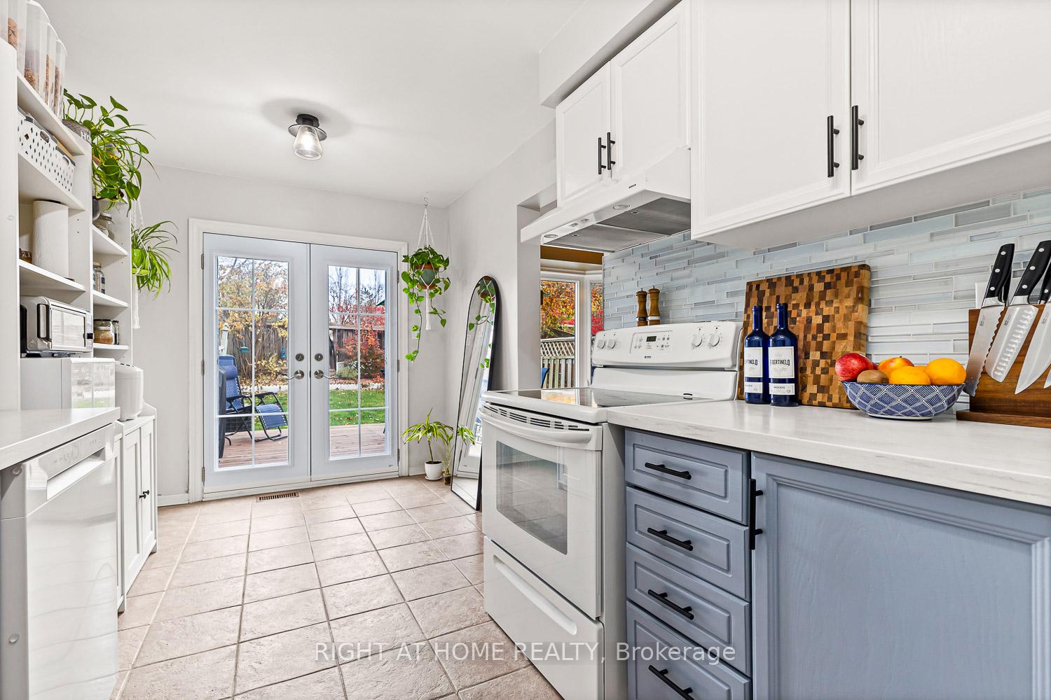 Photo 9 of 41 Steepleview Crescent, Richmond Hill, North Richvale — HOMEH