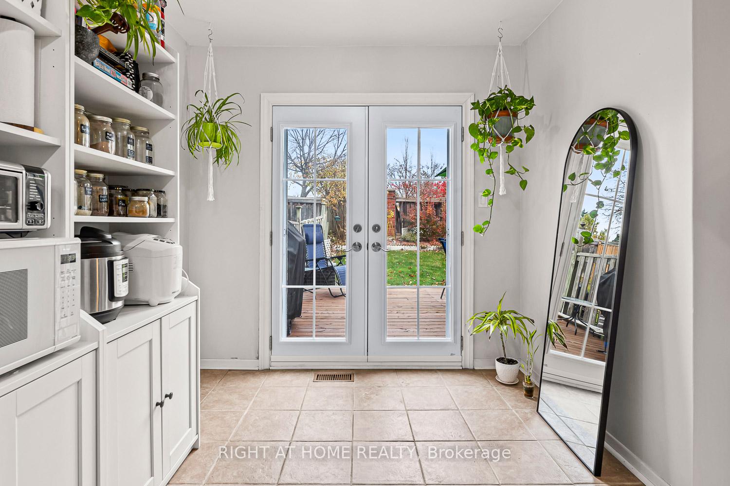 Photo 10 of 41 Steepleview Crescent, Richmond Hill, North Richvale — HOMEH