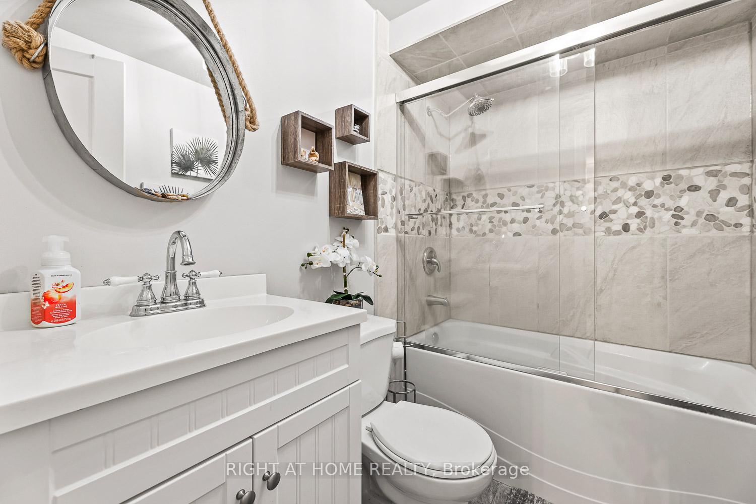 Photo 14 of 41 Steepleview Crescent, Richmond Hill, North Richvale — HOMEH